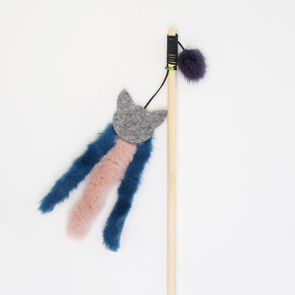 Pet Hobby Игрушка-дразнилка для кошек Кот трихвост, игрушкa 14x5x0,5 см, палка 50 см, длина резинки 48 см