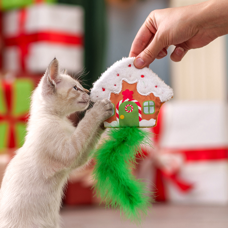 Rurri Игрушка для кошек Рождественская избушка из новогодней коллекции 20х12х05 см 319₽