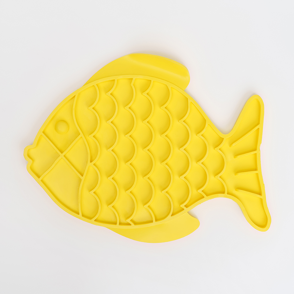 Petmax Миска для медленного поедания кошек и собак Рыбка 235х185х17 см желтая 399₽